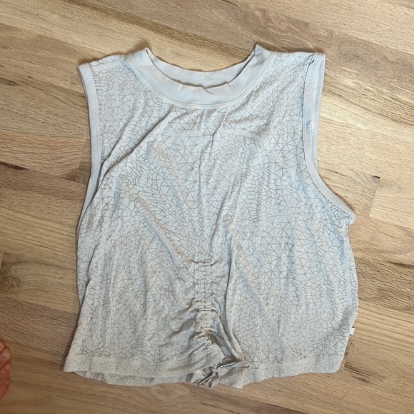 Lululemon tank - Picture 1 of 3